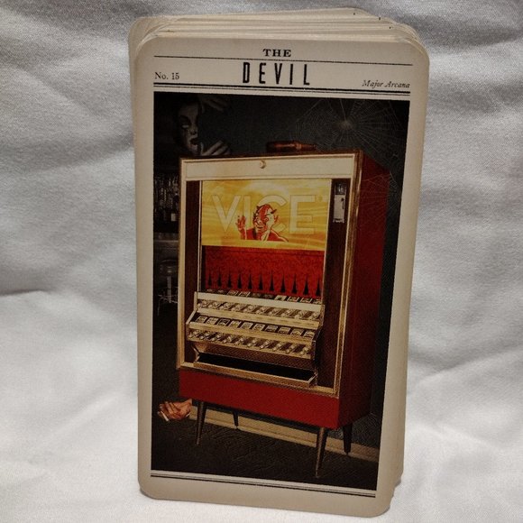 The Zombie Tarot: An Oracle of the Undead - Picture 12 of 13